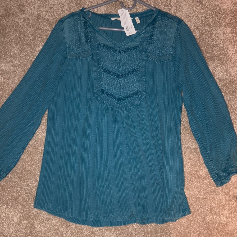 Beautiful teal top, never worn, bohemian pattern